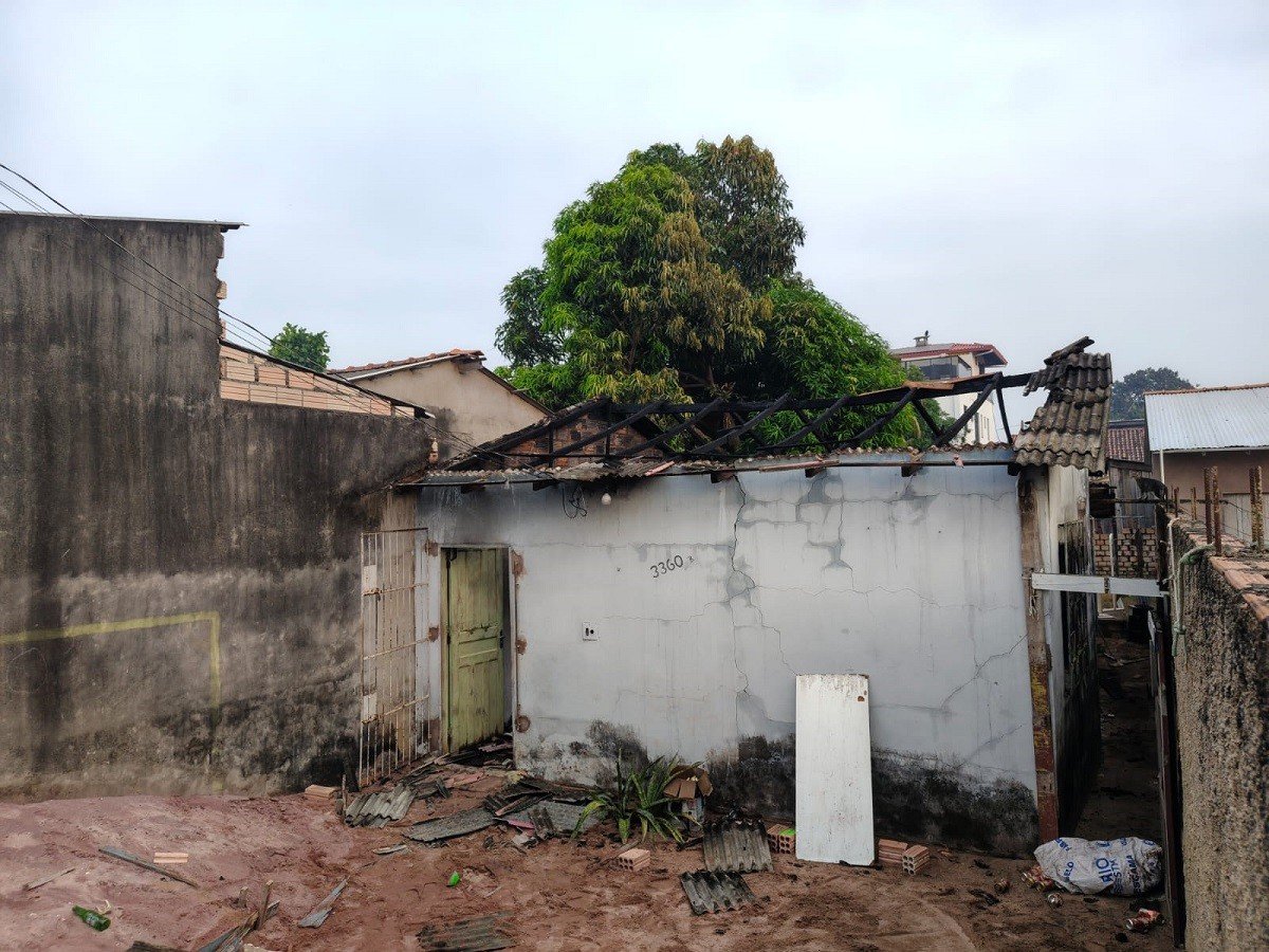 Incêndio Devastador em Santarém Deixa Casal Desabrigado